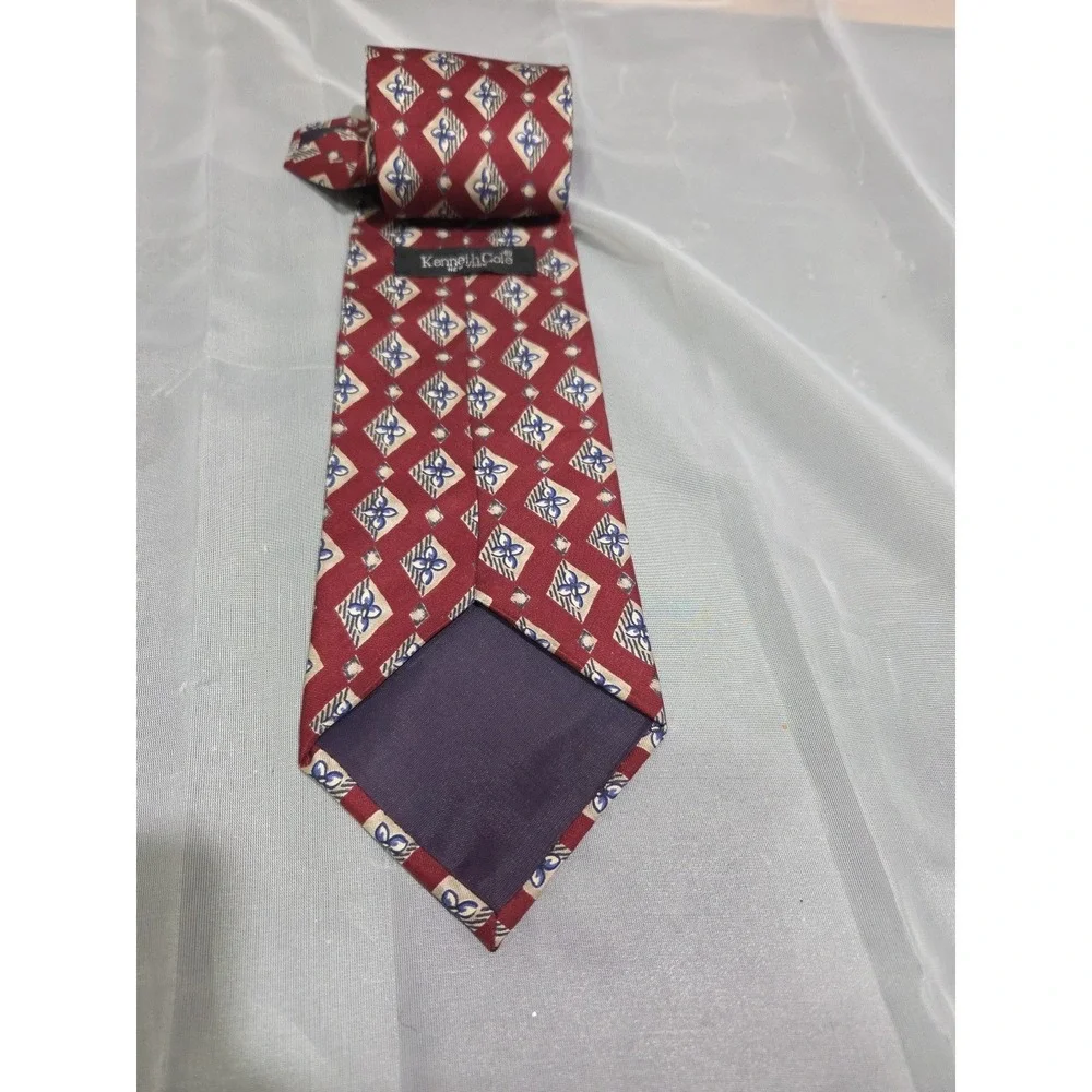 Kenneth Cole NY 100% Imported Silk Tie, Red w/ Blue & White Floral Geo, USA, 57